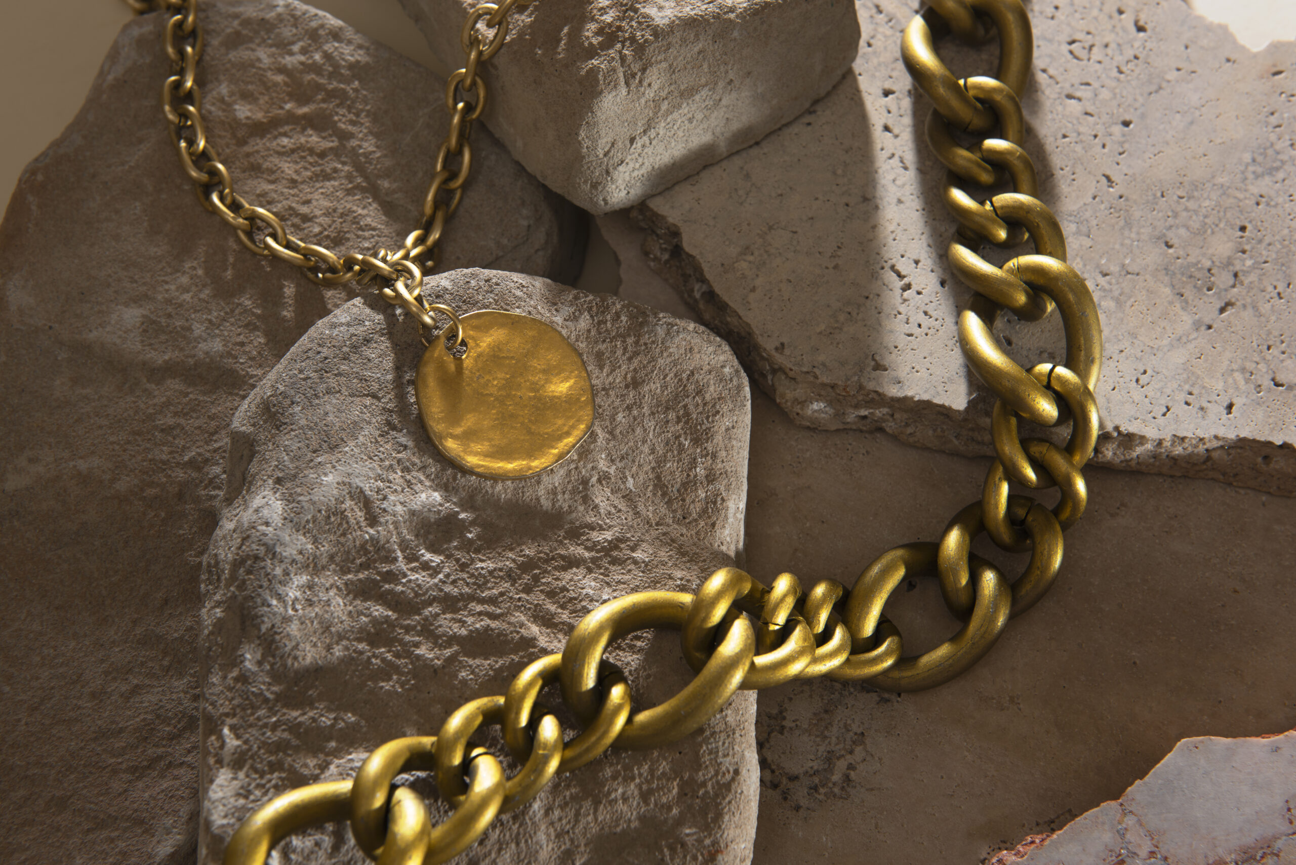 abstract gold chain jewellery presentation